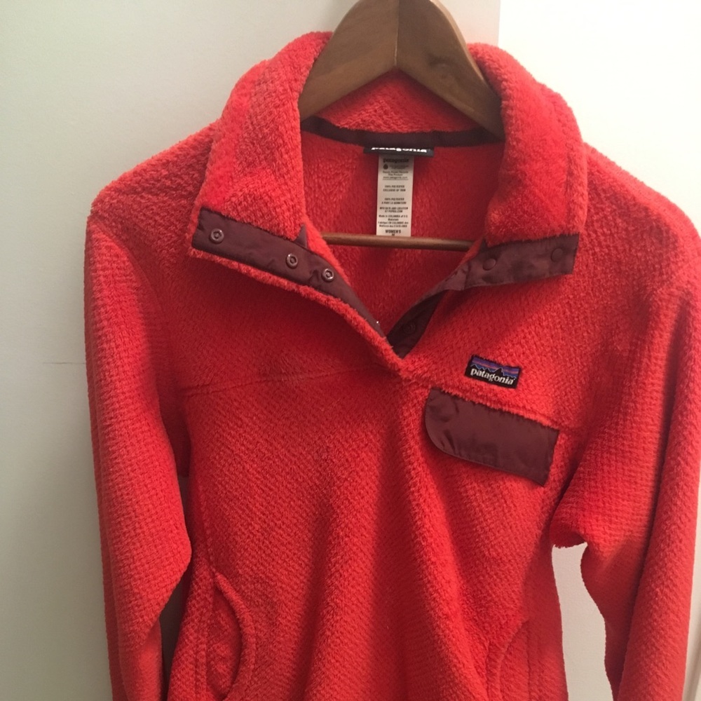 Bright Pink Women’s Patagonia Fleece (medium)